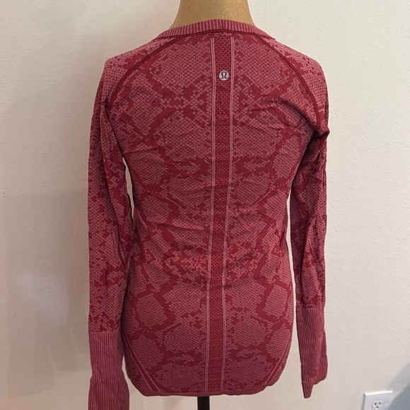 Lululemon sz 6 Swiftly Tech Long Sleeve Crew Heathered Cranberry Red Patterned - Picture 4 of 14